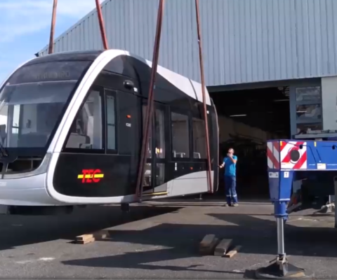 Transport et manutention de la maquette du tram de Liège